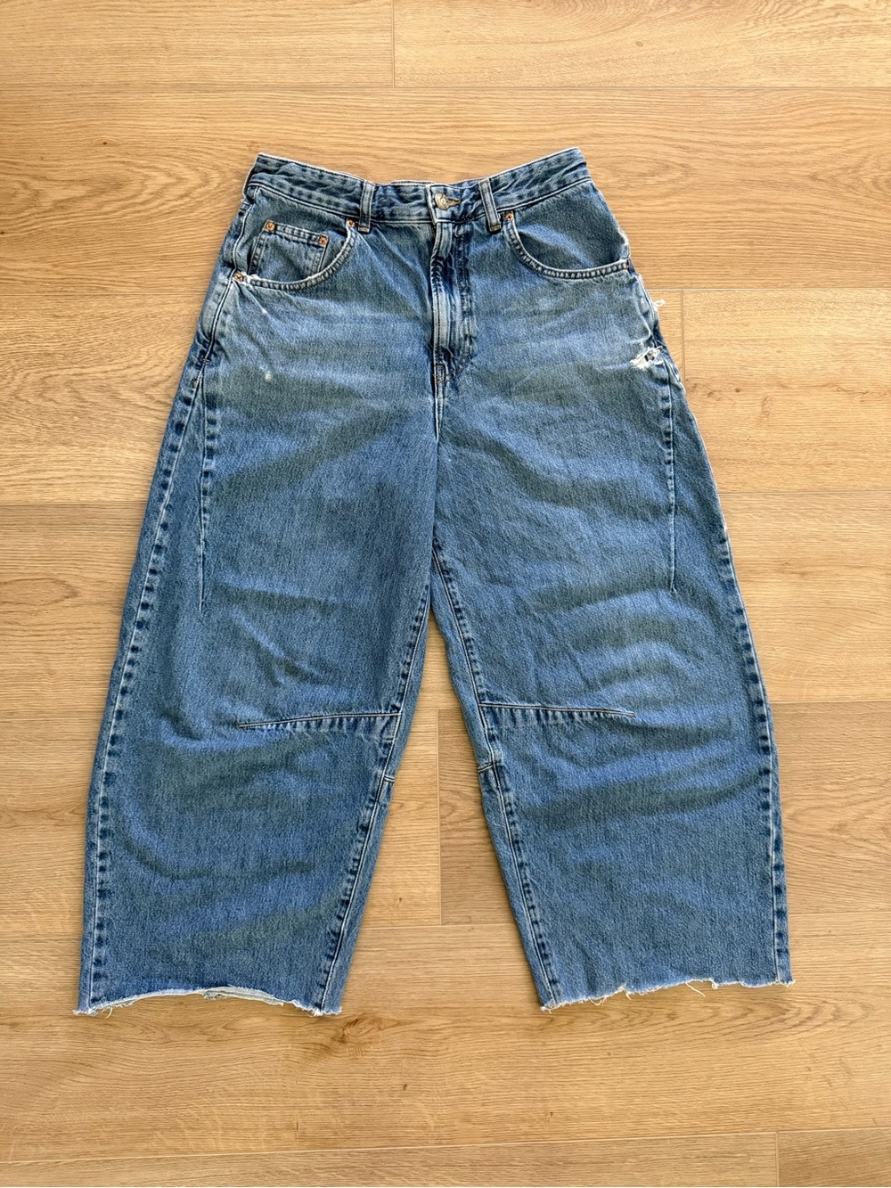 BDG Cropped Ankle Wide-Leg Jeans in Medium Blue